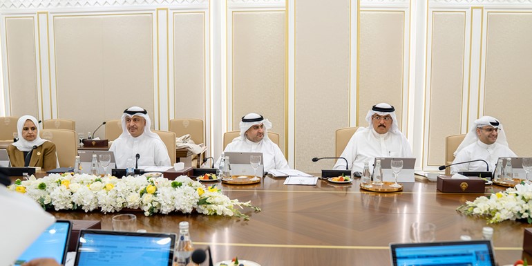 د.ريم الفليج وأسامة بودي والمستشار ناصر السميط وم.سيد جلال الطبطبائي وعبداللطيف المشاري