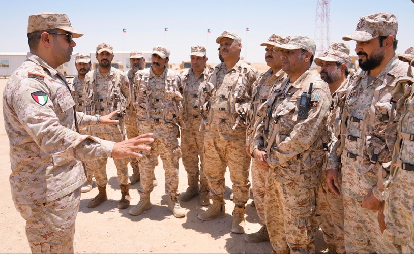 نائب رئيس الأركان تفقد عدداً من المواقع العسكرية: انضباط وجا