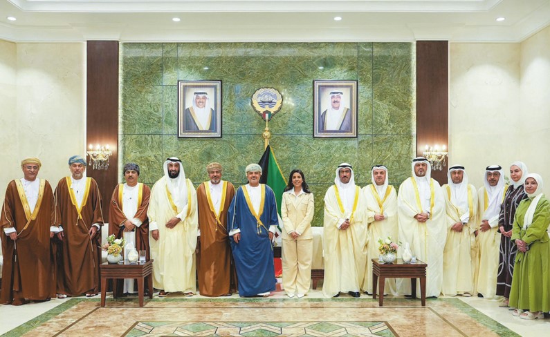 وزيرة الأشغال بحثت التعاون مع وزير النقل العماني