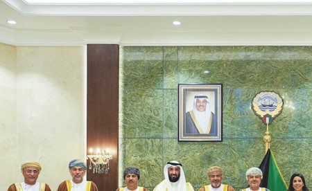 وزيرة «الأشغال» بحثت التعاون مع وزير النقل العُماني