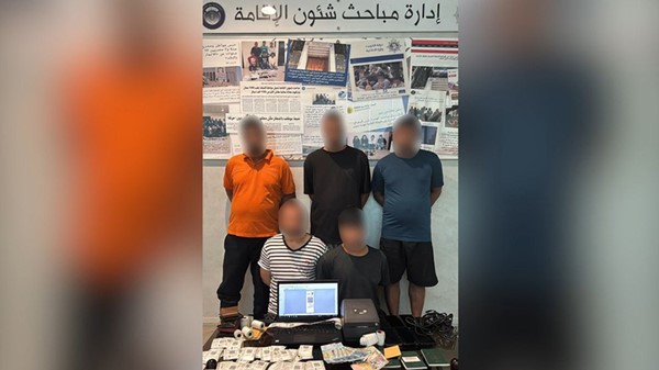 بالفيديو.. ضبط 5 بنغلاديشيين تخصصوا في تزوير طوابع حكومية مزورة وبيعها بأسعار أقل من قيمتها الرسمية