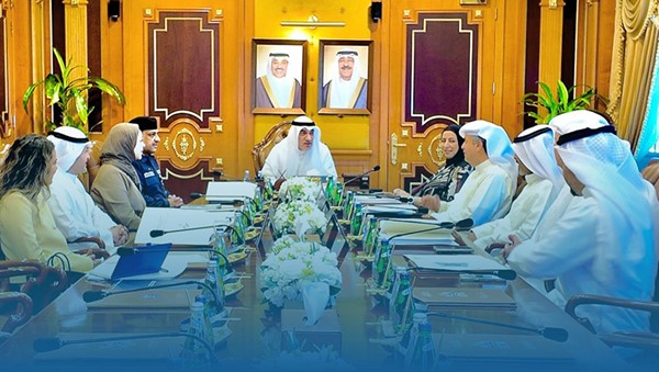 النائب الأول لرئيس مجلس الوزراء ووزير الداخلية ورئيس مجلس إدارة الهيئة العامة للقوى العاملة الشيخ فهد اليوسف مترئسا اجتماع مجلس إدارة الهيئة العامة للقوى العاملة بحضور وكيل وزارة الداخلية اللواء عبد الوهاب الوهيب ومدير عام الهيئة العامة للقوى العاملة م. رباب العصيمي