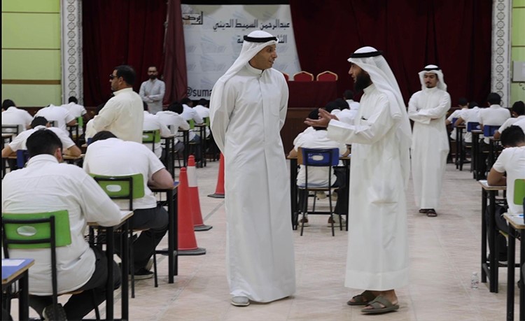انطلاق اختبارات الصف الثاني عشر في التعليم الديني بمادتي الإنجليزية والفرنسية