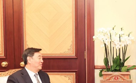 سلطنة عُمان والصين تؤكدان ضرورة حرية وسلامة الملاحة البحرية عبر مضيق هرمز