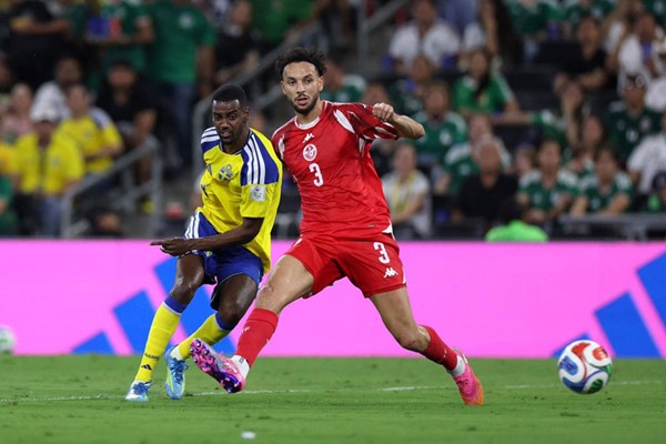 كأس العالم.. السويد تقسو على تونس بخماسية