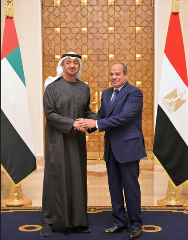 الرئيسان المصري والإماراتي يبحثان تطورات الشرق الأوسط ويشددان على أهمية العمل من أجل تعزيز أسباب السلام والاستقرار
