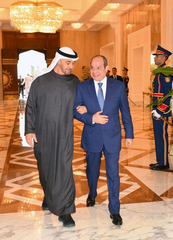 الرئيسان المصري والإماراتي يبحثان تطورات الشرق الأوسط ويشددان على أهمية العمل من أجل تعزيز أسباب السلام والاستقرار
