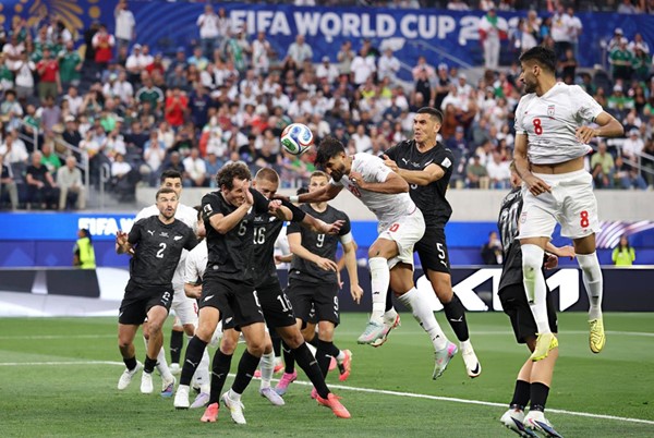 كأس العالم.. التعادل يحسم لقاء نيوزيلندا وإيران
