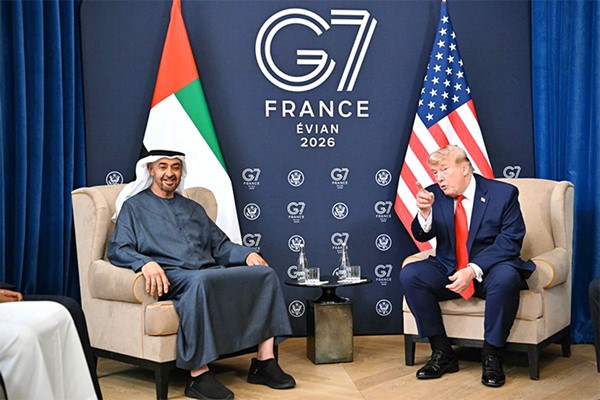 ترامب يجتمع مع بن زايد على هامش قمة «G7»: مضيق هرمز سيفتح بالكامل بحلول يوم الجمعة