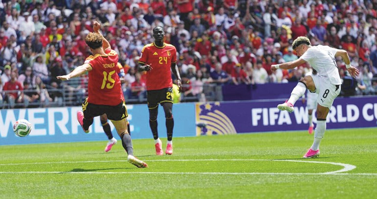 إمام عاشور لحظة تسجيل هدف التقدم للمنتخب المصري