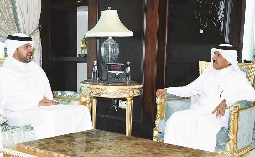 سفيرنا لدى قطر ووزير الدولة القطري بحثا سبل دعم علاقات التعاون بين البلدين
