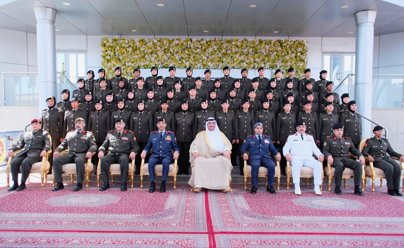 وزير الدفاع خلال تولية الدفعة الأولى من العنصر النسائي التحلي بالانضباط وبذل الجهد لخدمة الوطن