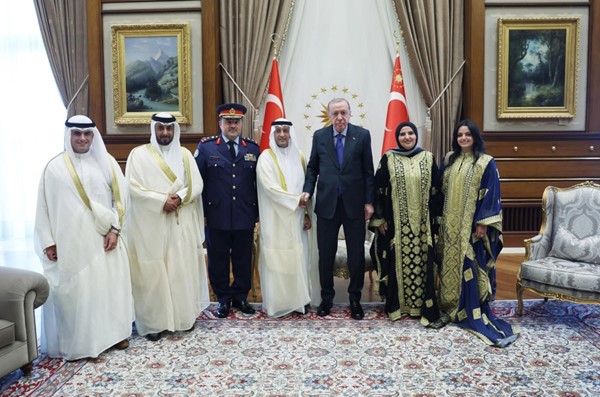 الرئيس التركي رجب طيب أردوغان خلال استقبال سفيرنا لدى تركيا محمد الشبو