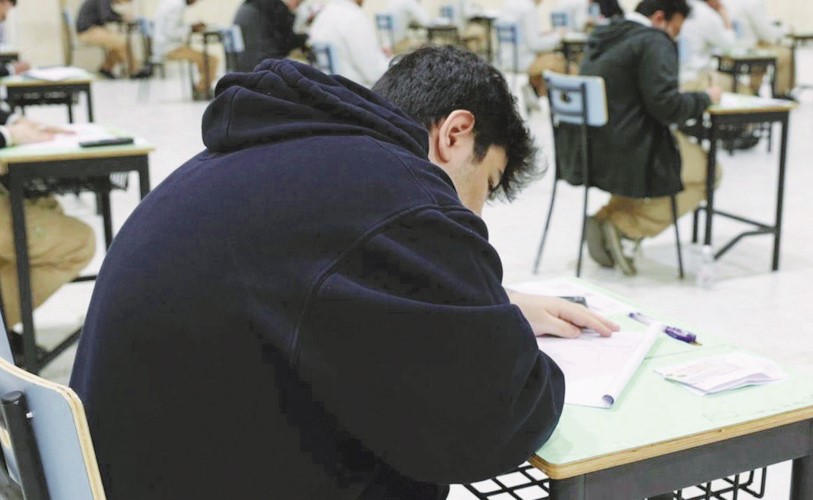 أول أيام امتحانات الصف الثاني عشر أجواء هادئة واستعدادات تنظيمية متكاملة