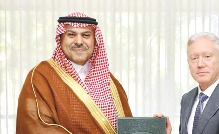 بالفيديو.. الدوسري يُقدم أوراق اعتماده سفيراً للسعودية في بيروت