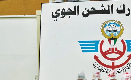 «الجمارك»: إحباط تهريب 5 كيلوغرامات «كيميكال» مخبأة داخل شحنات زيوت شعر وقطع غيار