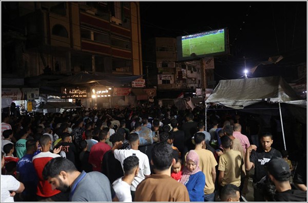 مونديال 2026 في غزة.. مقاهٍ داخل خيام النزوح تُعيد نبض كرة القدم رغم قسوة الواقع