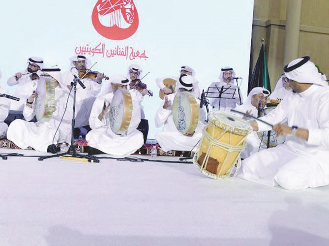 فرقة الفن الكويتي أطربت الحضور بأغانيها الشعبية