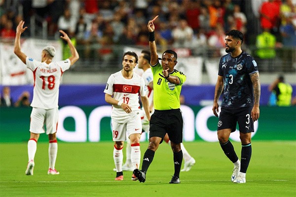 كأس العالم.. باراغواي تنعش آمالها في التأهل .. وتركيا تودع