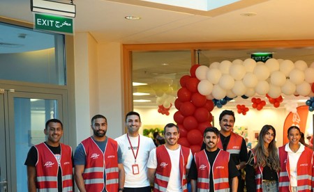 «الخليج» يرسم الابتسامة على وجوه أطفال «بيت عبدالله»