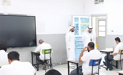 طلبة «العلمي» أدوا امتحان الفيزياء و«الأدبي» الفلسفة وسط أجواء من الانضباط والالتزام