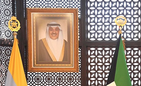 رئيس الأركان يبحث مع سفير باكستان تعزيز التعاون العسكري بين البلدين