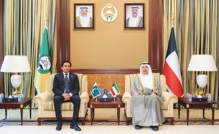رئيس الحرس الوطني بحث مع سفير باكستان موضوعات مشتركة