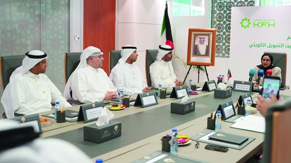 د.أمثال الحويلة ووفد بيت التمويل الكويتي برئاسة خالد الشملان وحضور يوسف الرويح