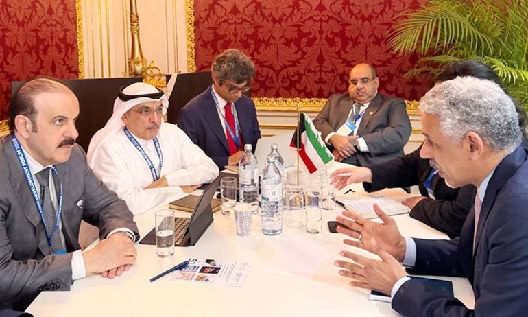 لقاء وزير المالية برئيس البنك الأفريقي للتنمية د.سيدي ولد التاه