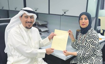 توقيع عقد مقر فرع الفتيات لنادي الصم بمنطقة الفيحاء