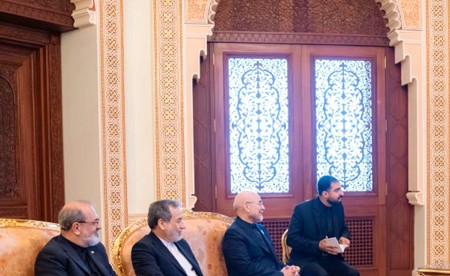 سلطان عُمان يؤكد لوفد المفاوضات الإيراني دعم التوصل لتسوية نهائية