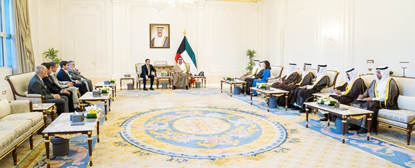 سمو ولي العهد الشيخ صباح الخالد خلال اللقاء مع وزير الخارجية الأميركي ماركو روبيو والوفد الرسمي المرافق بحضور رئيس ديوان سمو ولي العهد الشيخ ثامر الجابر ووزير الخارجية الشيخ جراح الجابر وسفيرتنا لدى الولايات المتحدة الشيخة الزين الصباح