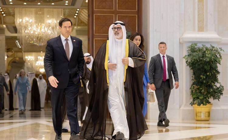 وزير الخارجية التقى نظيره الأميركي المضي قدما في تطوير العلاقات الثنائية وتوسيع مجالات التعاون