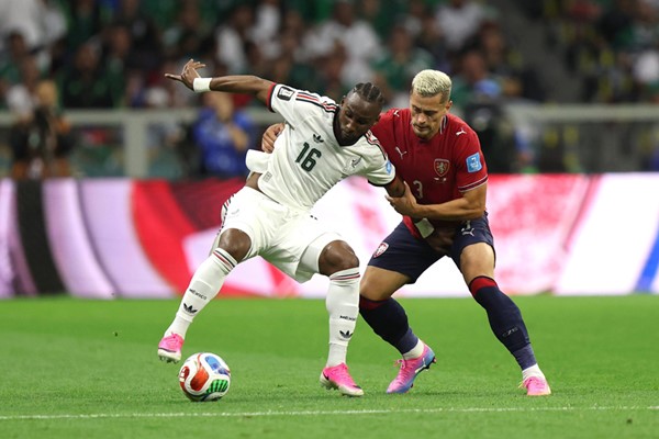 جنوب أفريقيا تحقق المفاجأة وترافق المكسيك لدور الـ 32 في كأس العالم