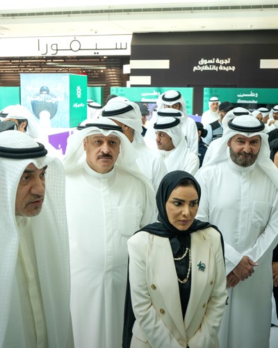 النائب الأول لرئيس مجلس الوزراء ووزير الداخلية الشيخ فهد اليوسف ووزيرة الشؤون الاجتماعية وشؤون الأسرة والطفولة د.أمثال الحويلة ووزير الصحة د.أحمد العوضي ورئيس مجلس إدارة بيت التمويل حمد المرزوق