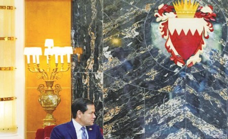 ملك البحرين يبحث مع وزير الخارجية الأميركي المستجدات الإقليمية والدولية