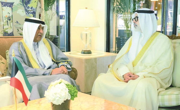 وزير الخارجية يلتقي الأمين العام لمجلس التعاون تعزيز الجهود الداعمة لمسيرة العمل الخليجي المشترك