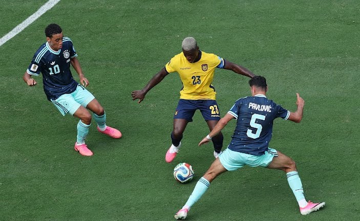 كأس العالم الإكوادور تفوز على ألمانيا وترافقها إلى الدور 32