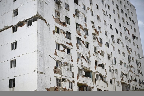 زلزالا فنزويلا المدمران .. واشنطن تعلن عن مساعدات مالية وترسل سفناً عسكرية ومروحيات للدعم اللوجستي