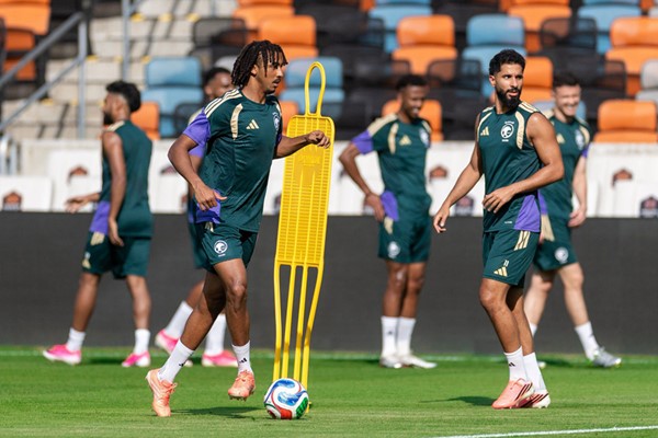 كأس العالم 2026.. دونيس مدرب السعودية : أعيش أصعب شهر في مسيرتي