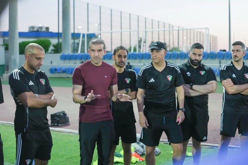 ‏بشار عبدالله يحضر تدريبات " أزرق الناشئين "