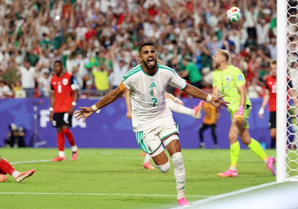 كأس العالم.. الجزائر تتعادل مع النمسا وتخطف آخر بطاقات التأهل إلى الدور 32