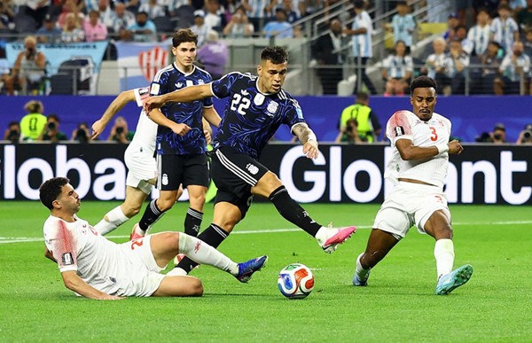 كأس العالم.. الجزائر تتعادل مع النمسا وتخطف آخر بطاقات التأهل إلى الدور 32