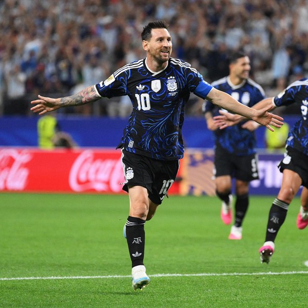 كأس العالم.. الجزائر تتعادل مع النمسا وتخطف آخر بطاقات التأهل إلى الدور 32
