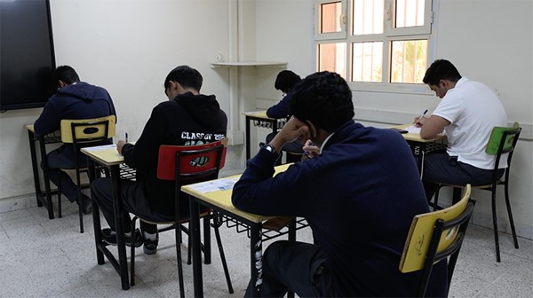 طلبة «العلمي» اختتموا اختباراتهم بـ «الكيمياء».. و«الأدبي» أدوا تاريخ العالم الحديث والمعاصر
