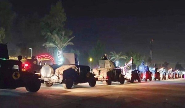 صورة متداولة على مواقع التواصل لآليات عسكرية عند مداخل المنطقة الخضراء في بغداد فجر الأحد