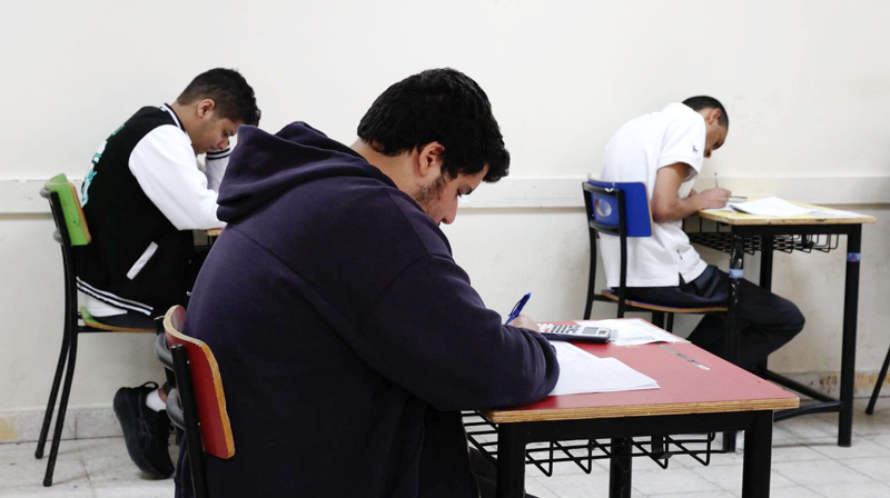 طلبة «العلمي» اختتموا اختباراتهم بـ «الكيمياء».. و«الأدبي» أدوا تاريخ العالم الحديث والمعاصر