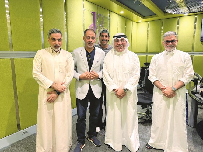  ومع المذيع هاشم أسد وفريق العمل
