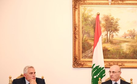 وزير الداخلية اللبناني: نتبادل المعلومات مع الكويت بشأن حزب الله أو الجهات المتطرفة وبلدنا لن يكون منطلقاً لأي اعتداء يستهدف الخليج