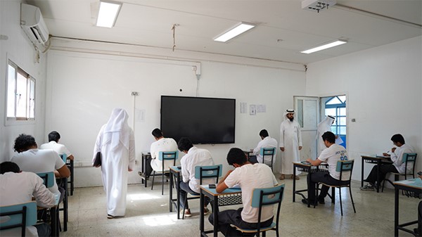 طلبة الصف الـ12 ينهون اختباراتهم